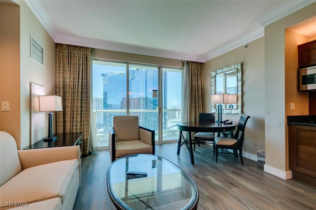 135 HARMON, Las Vegas, NV 89109
