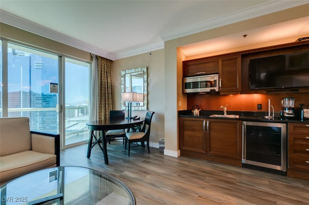 135 HARMON, Las Vegas, NV 89109