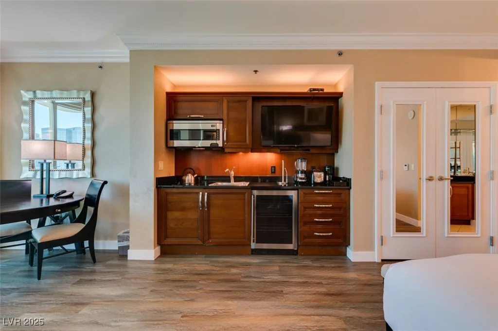 135 HARMON, Las Vegas, NV 89109