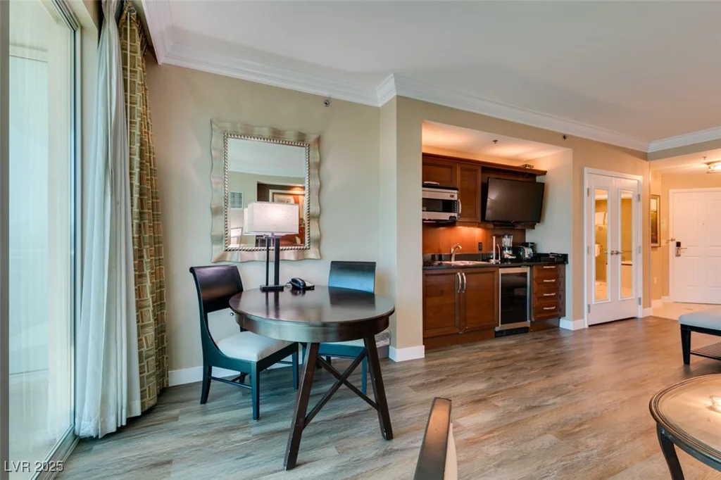135 HARMON, Las Vegas, NV 89109