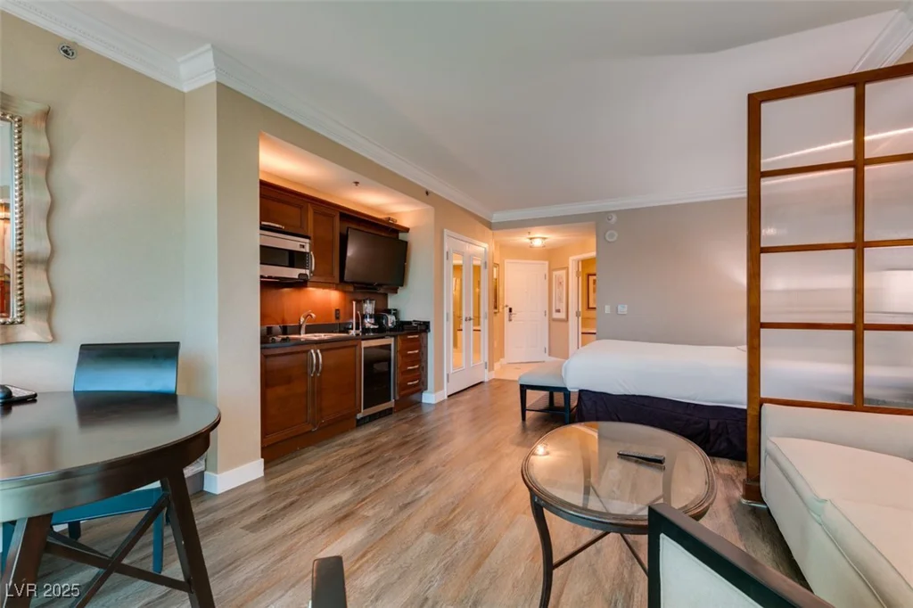 135 HARMON, Las Vegas, NV 89109