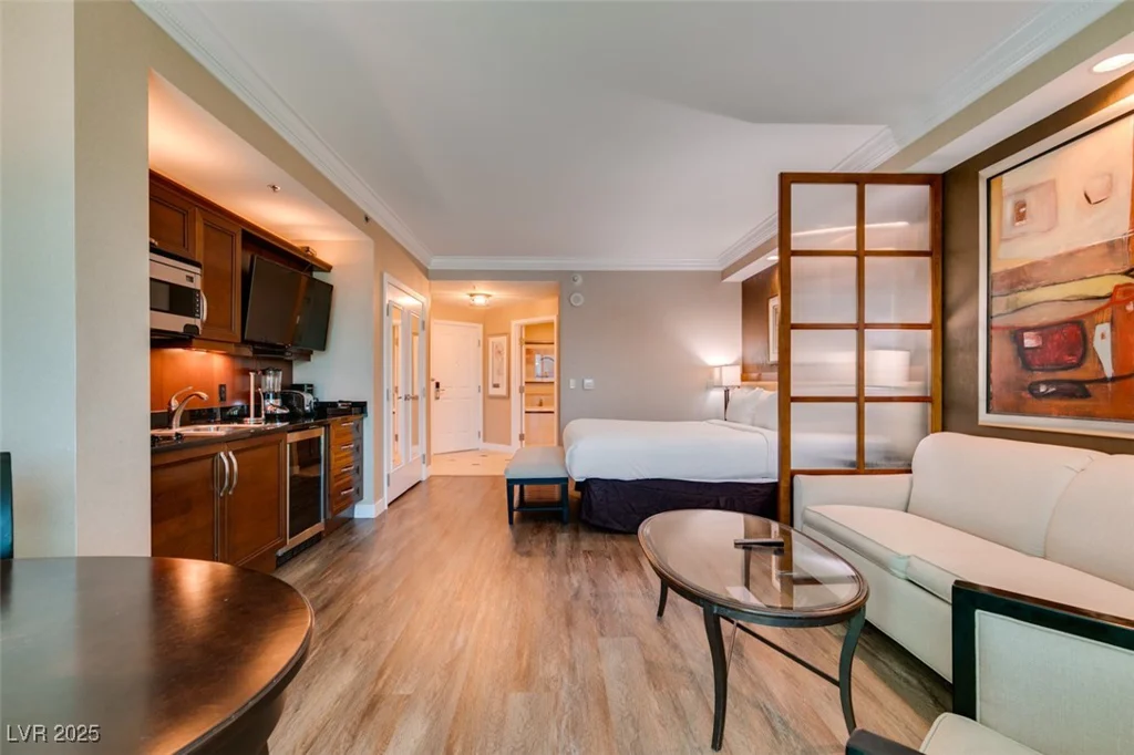 135 HARMON, Las Vegas, NV 89109
