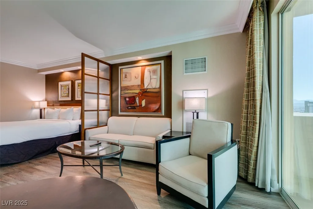 135 HARMON, Las Vegas, NV 89109