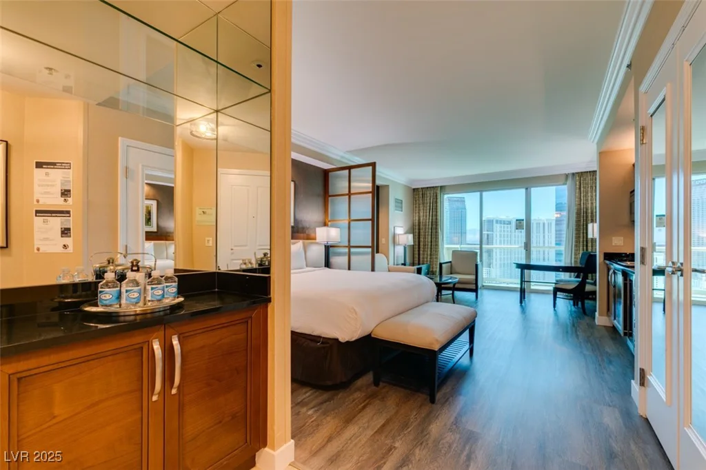 135 HARMON, Las Vegas, NV 89109