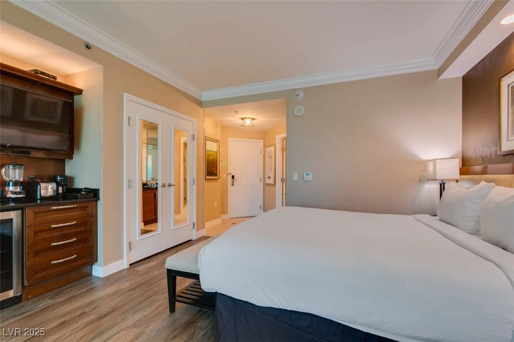 135 HARMON, Las Vegas, NV 89109