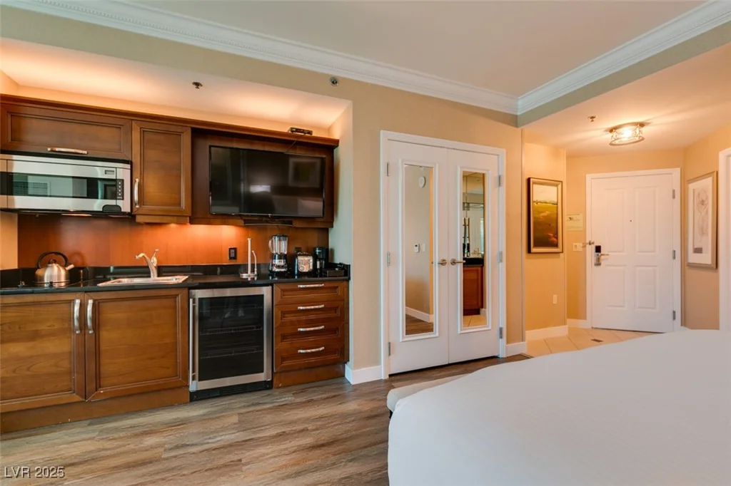 135 HARMON, Las Vegas, NV 89109