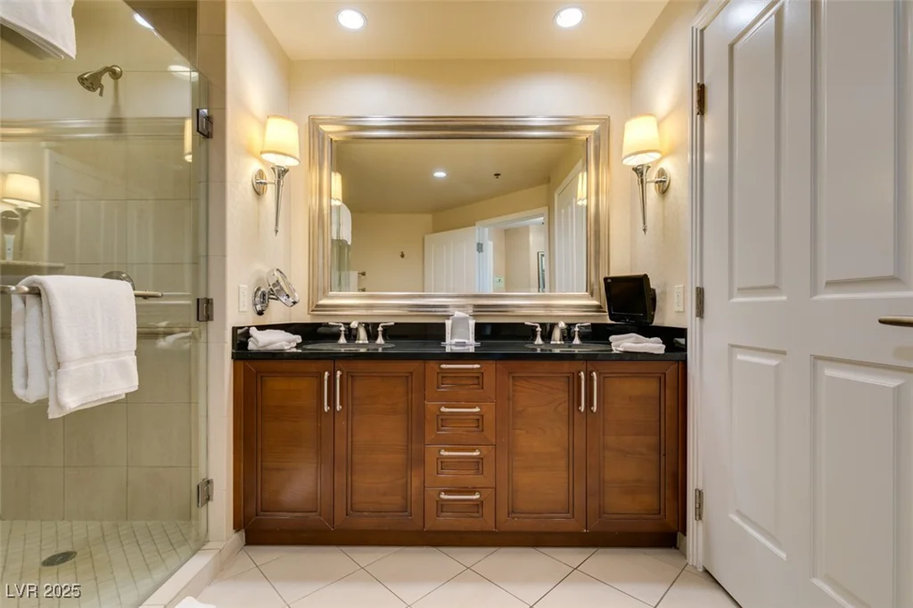 135 HARMON, Las Vegas, NV 89109