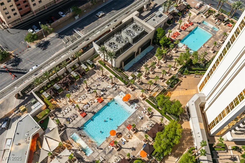 135 HARMON, Las Vegas, NV 89109
