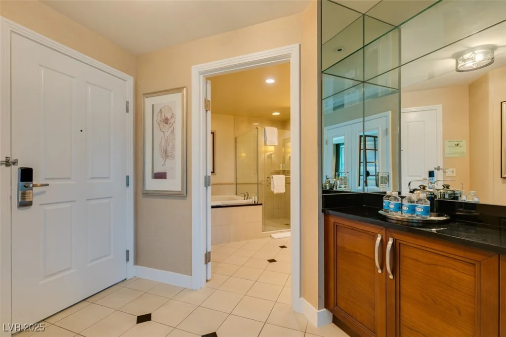 135 HARMON, Las Vegas, NV 89109