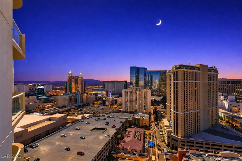 135 HARMON, Las Vegas, NV 89109