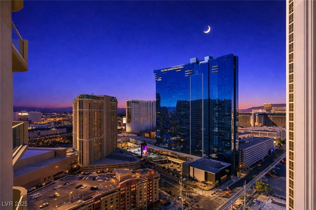 135 HARMON, Las Vegas, NV 89109