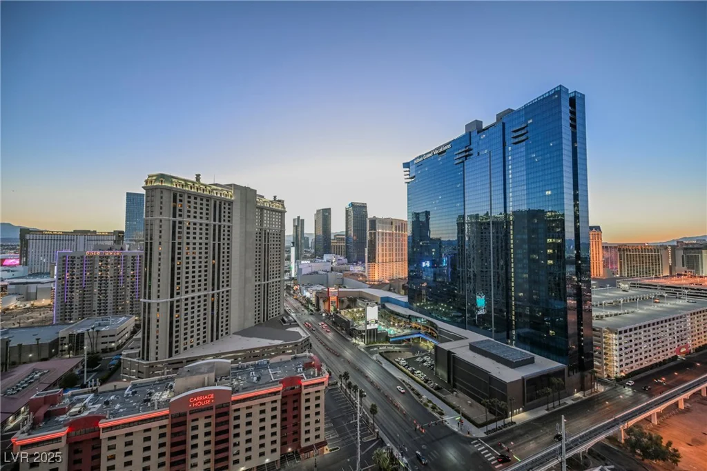 135 HARMON, Las Vegas, NV 89109