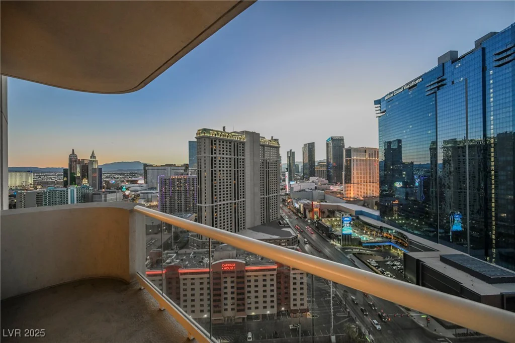 135 HARMON, Las Vegas, NV 89109