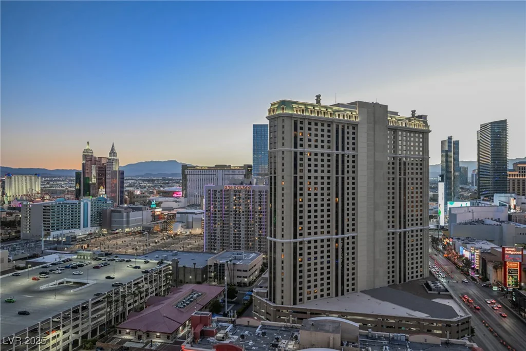 135 HARMON, Las Vegas, NV 89109