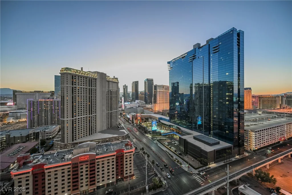 135 HARMON, Las Vegas, NV 89109