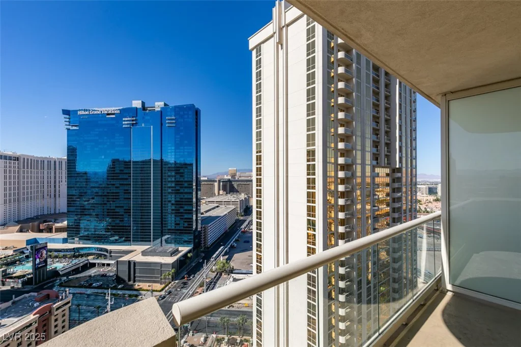 135 HARMON, Las Vegas, NV 89109