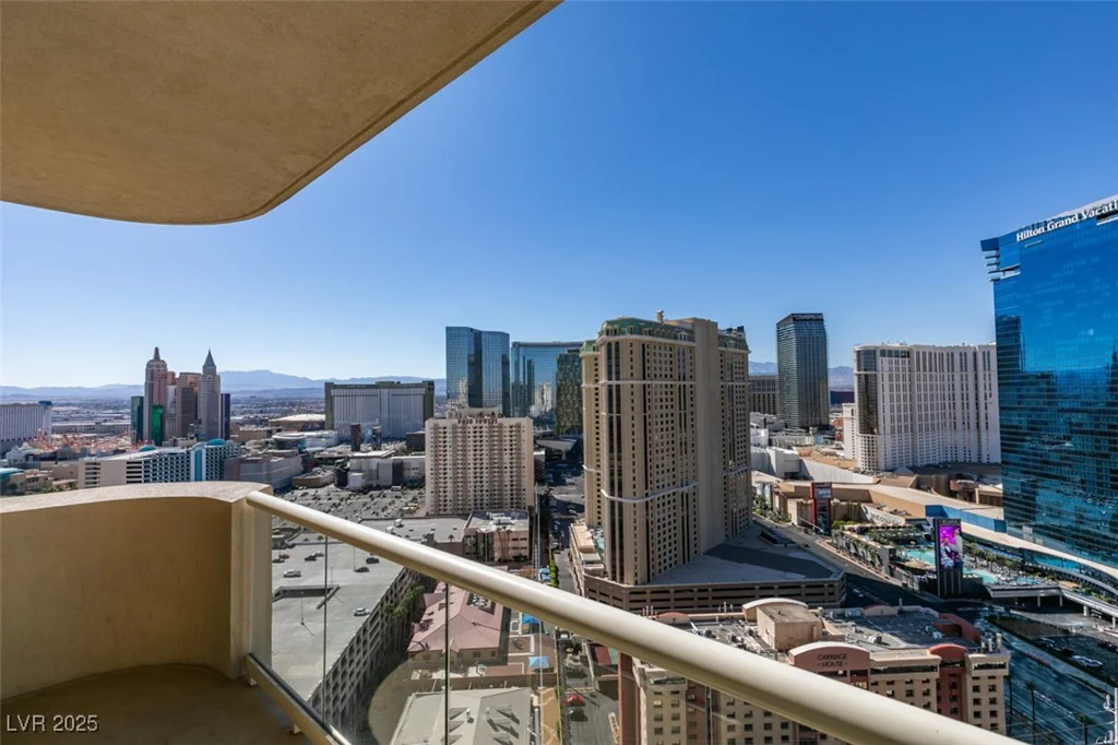 135 HARMON, Las Vegas, NV 89109