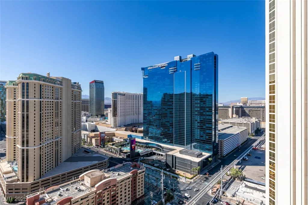 135 HARMON, Las Vegas, NV 89109