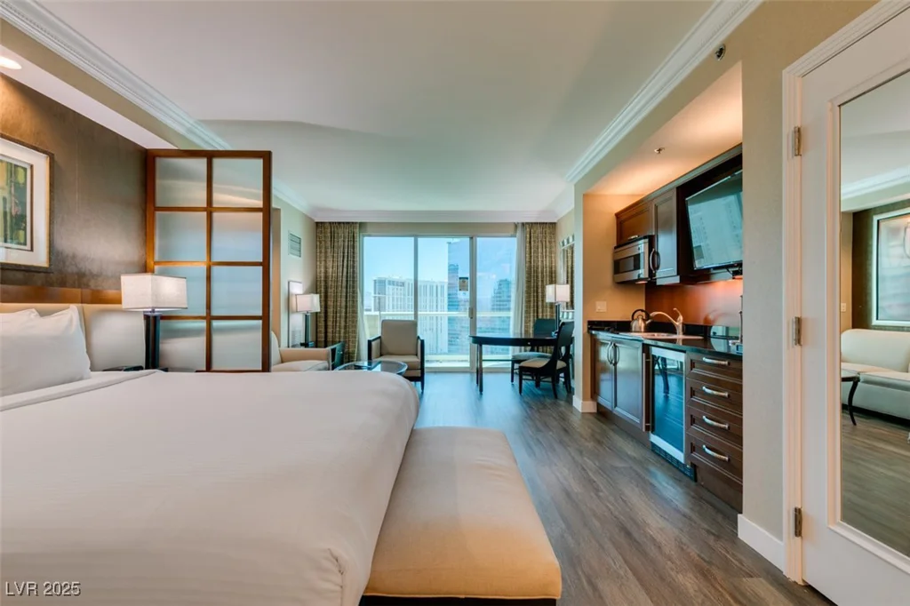 135 HARMON, Las Vegas, NV 89109