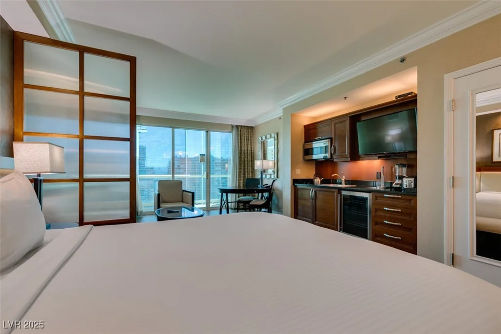 135 HARMON, Las Vegas, NV 89109