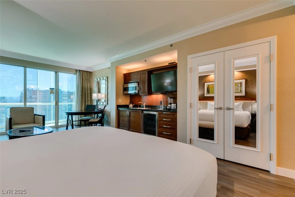 135 HARMON, Las Vegas, NV 89109