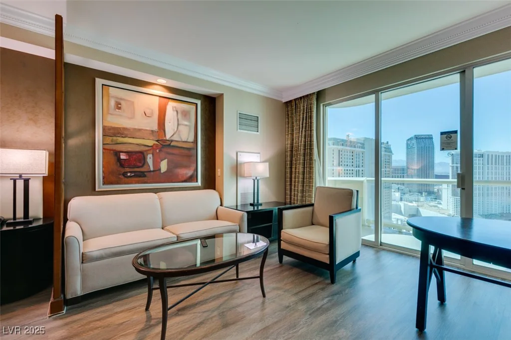 135 HARMON, Las Vegas, NV 89109
