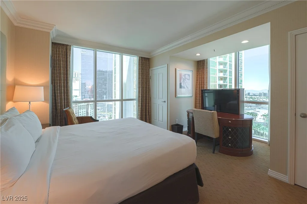 145 Harmon, Las Vegas, NV 89109