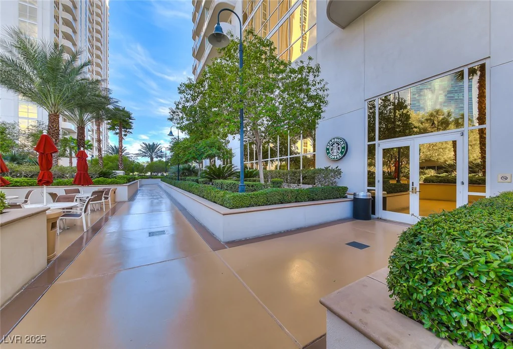 145 Harmon, Las Vegas, NV 89109