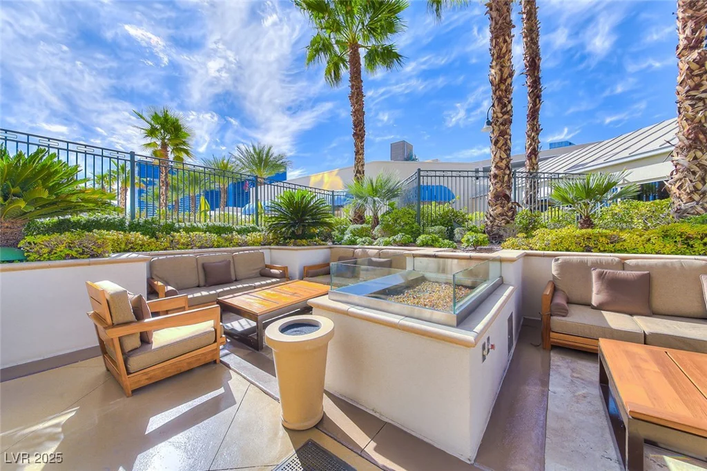 145 Harmon, Las Vegas, NV 89109