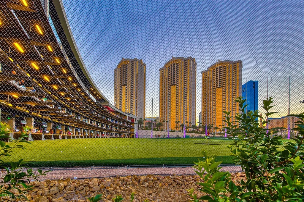 145 Harmon, Las Vegas, NV 89109
