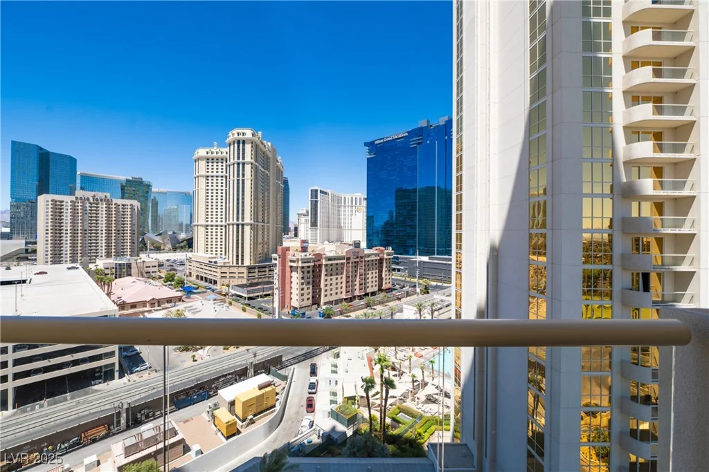 145 Harmon, Las Vegas, NV 89109