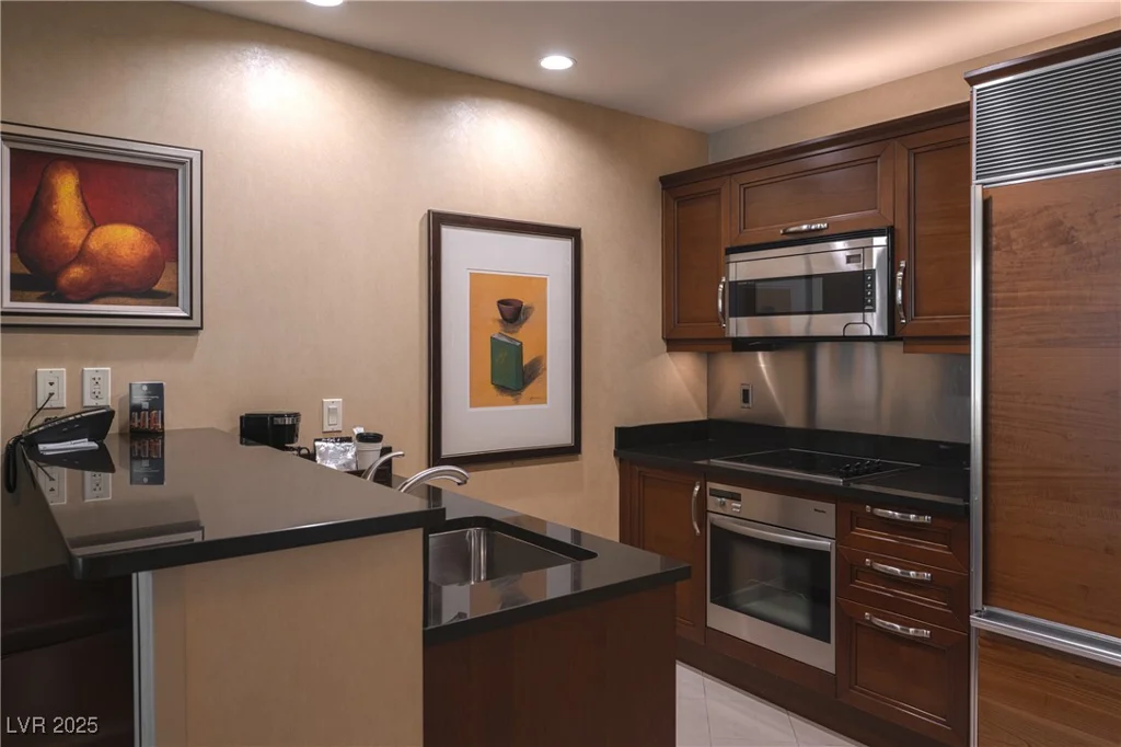 145 Harmon, Las Vegas, NV 89109