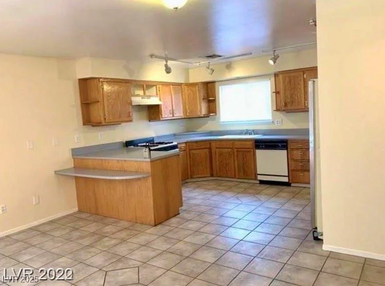 6632 Light Breeze, Las Vegas, NV 89108