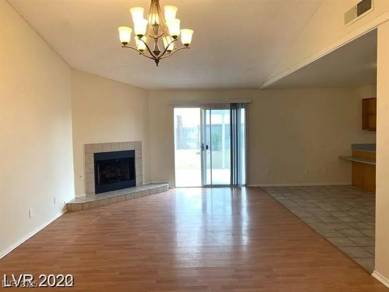 6632 Light Breeze, Las Vegas, NV 89108