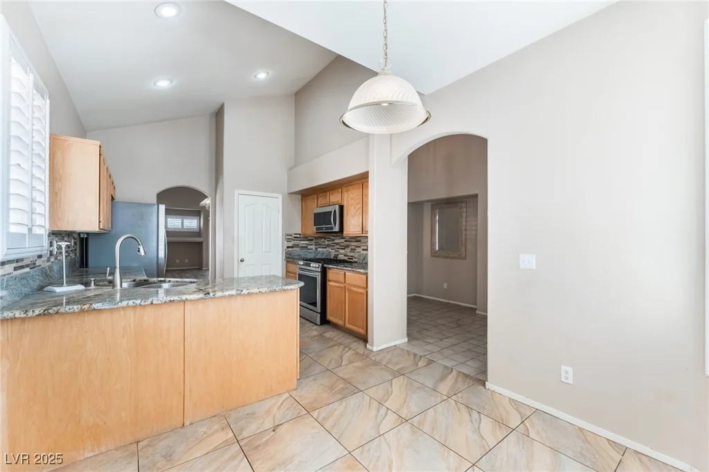 7908 Constantinople, Las Vegas, NV 89129