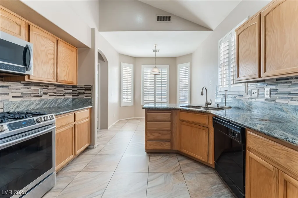 7908 Constantinople, Las Vegas, NV 89129