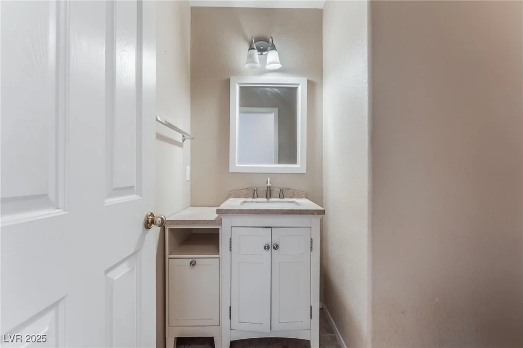 7908 Constantinople, Las Vegas, NV 89129