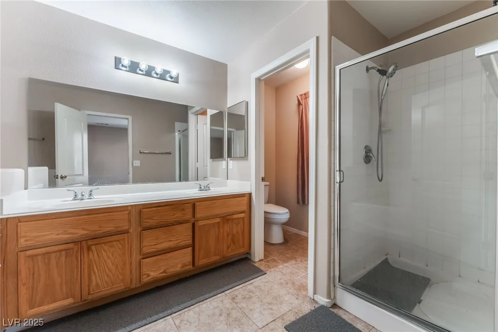 7908 Constantinople, Las Vegas, NV 89129