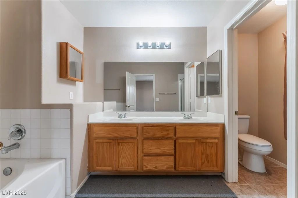 7908 Constantinople, Las Vegas, NV 89129