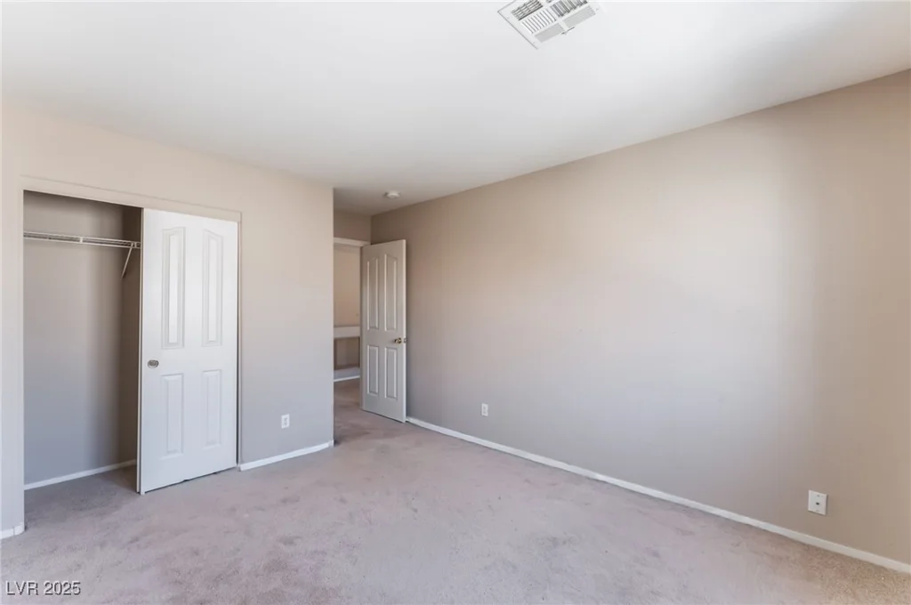 7908 Constantinople, Las Vegas, NV 89129