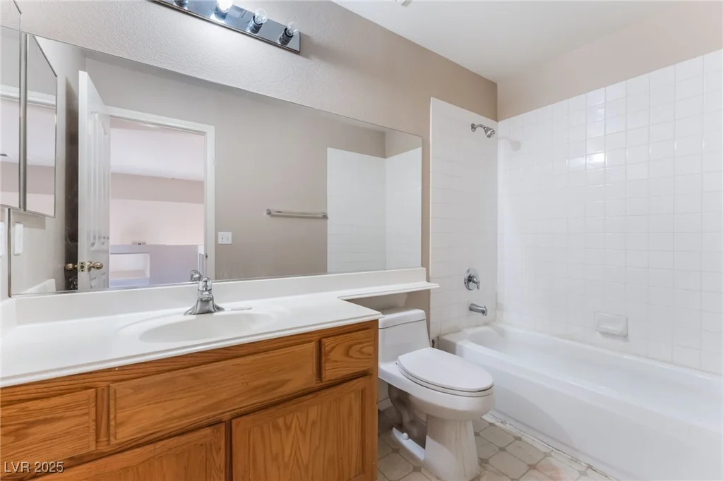 7908 Constantinople, Las Vegas, NV 89129