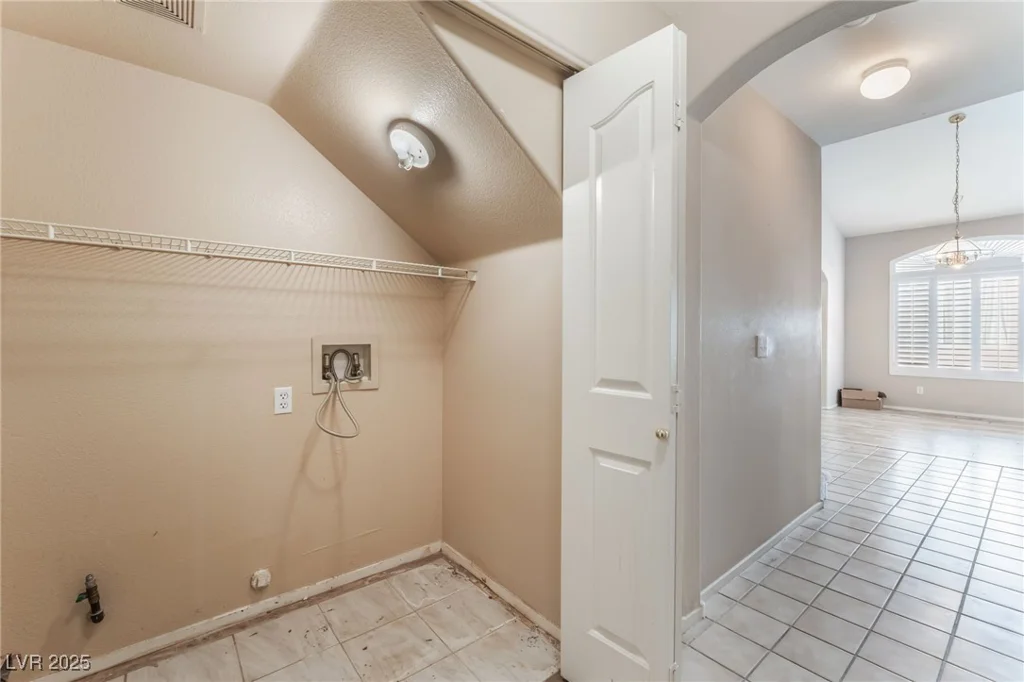 7908 Constantinople, Las Vegas, NV 89129