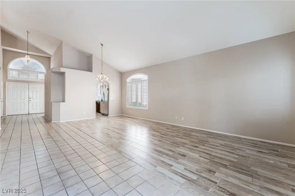 7908 Constantinople, Las Vegas, NV 89129