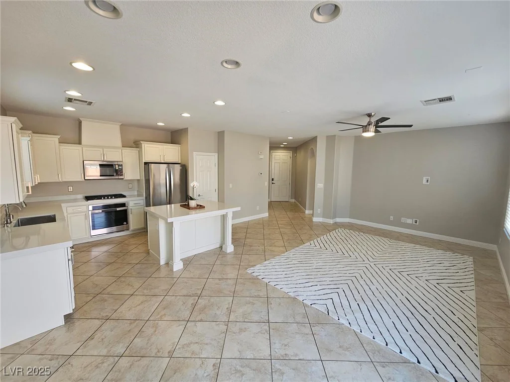 9864 Maspalomas, Las Vegas, NV 89178