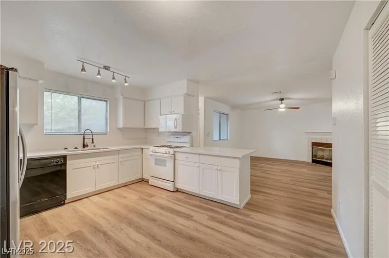 6749 Charleston, Las Vegas, NV 89146