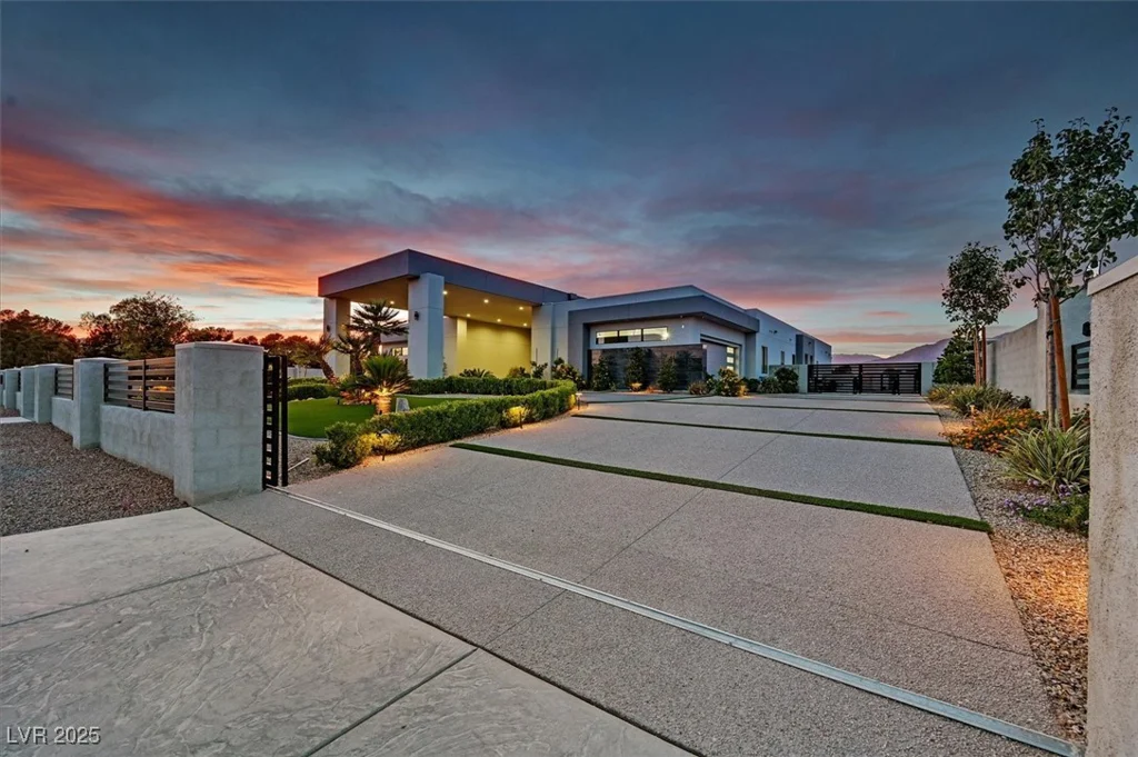 5400 Mello, Las Vegas, NV 89131