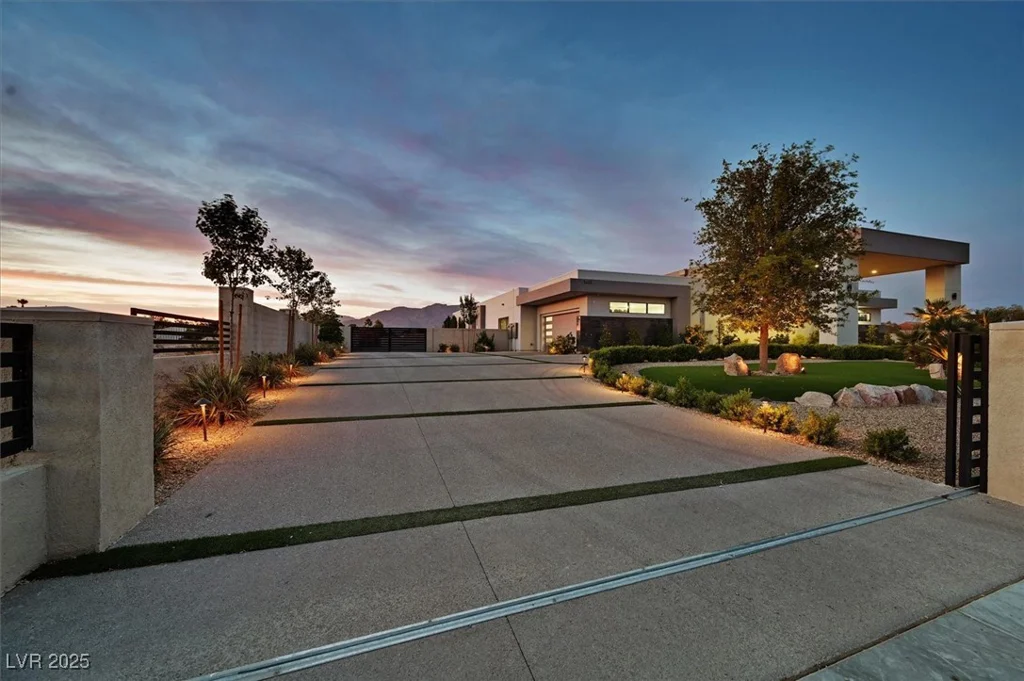 5400 Mello, Las Vegas, NV 89131