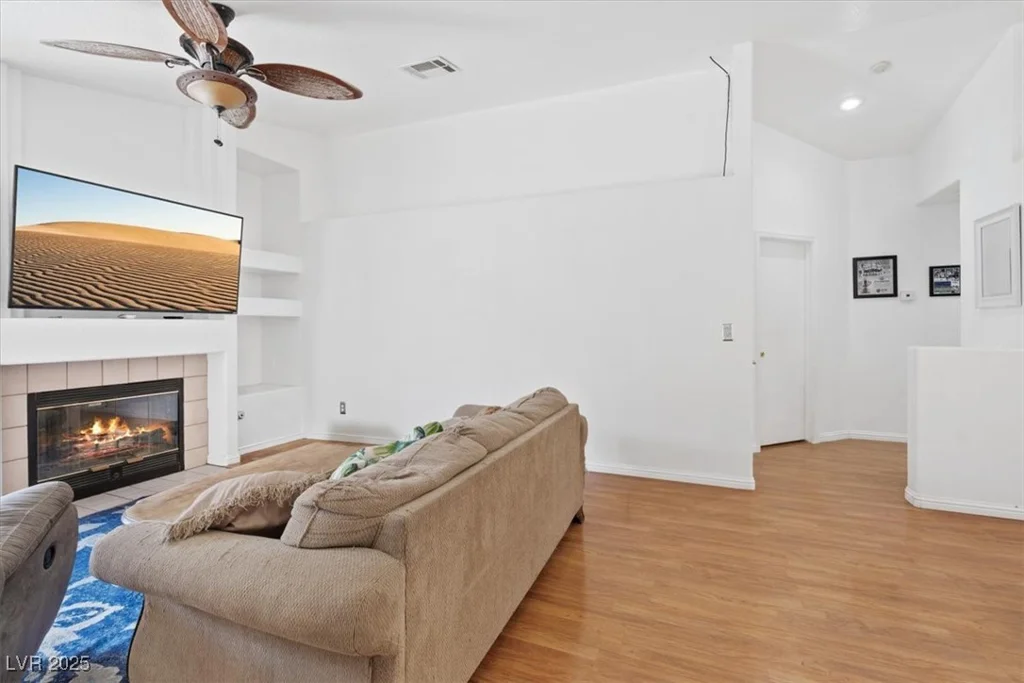 899 Hornbeak, Las Vegas, NV 89123
