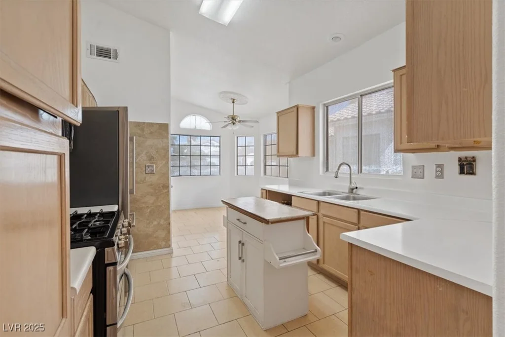899 Hornbeak, Las Vegas, NV 89123