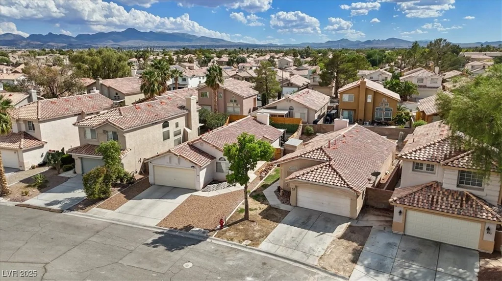 899 Hornbeak, Las Vegas, NV 89123